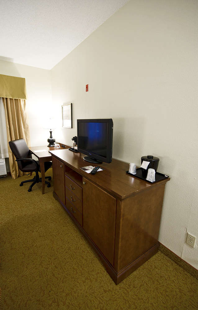 Hotel Country Inn & Suites Wichita Northeast photo 4