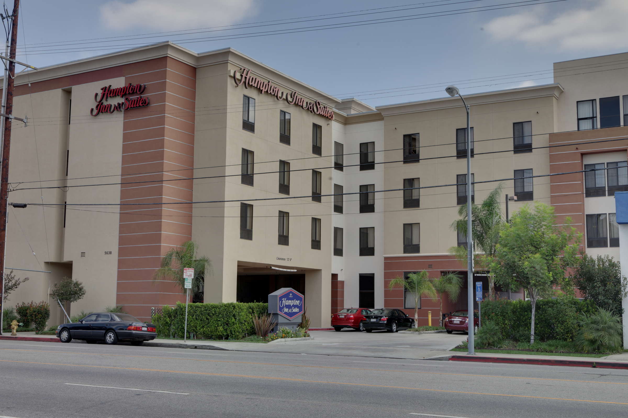 Hampton Inn & Suites Sherman Oaks