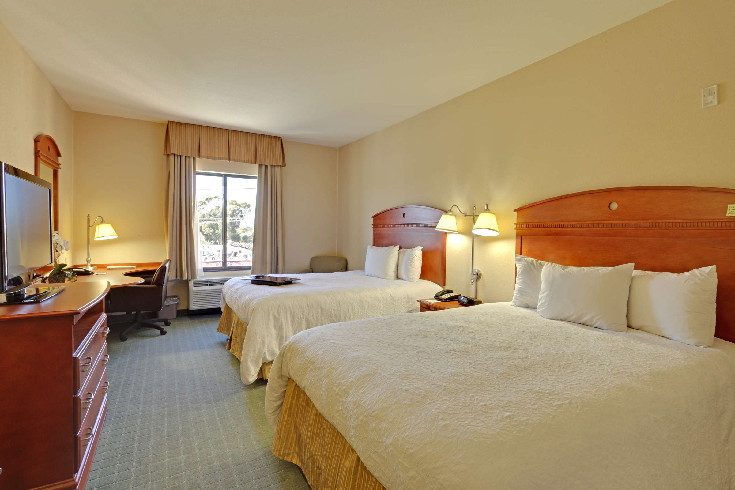 Hotel Hampton Inn & Suites Sherman Oaks photo 2