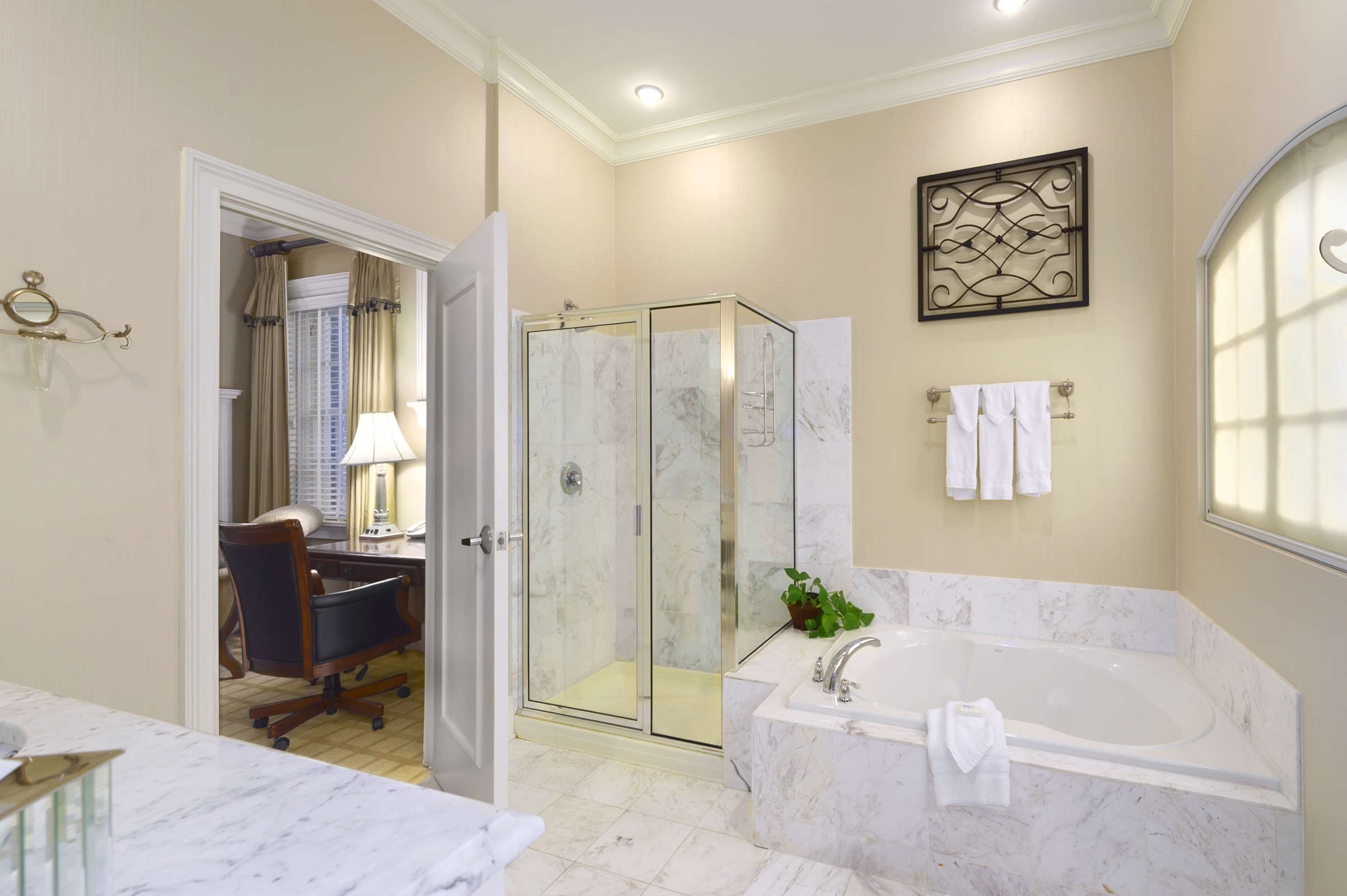 Hotel Inn at USC Wyndham Garden photo 4