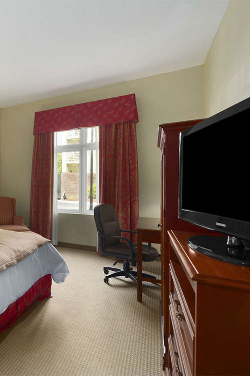 Hotel Inn at USC Wyndham Garden photo 3