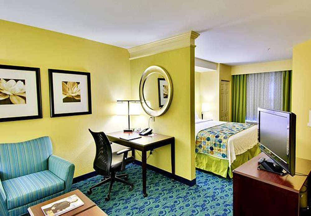 Hotel Springhill Suites Corona Riverside photo 4