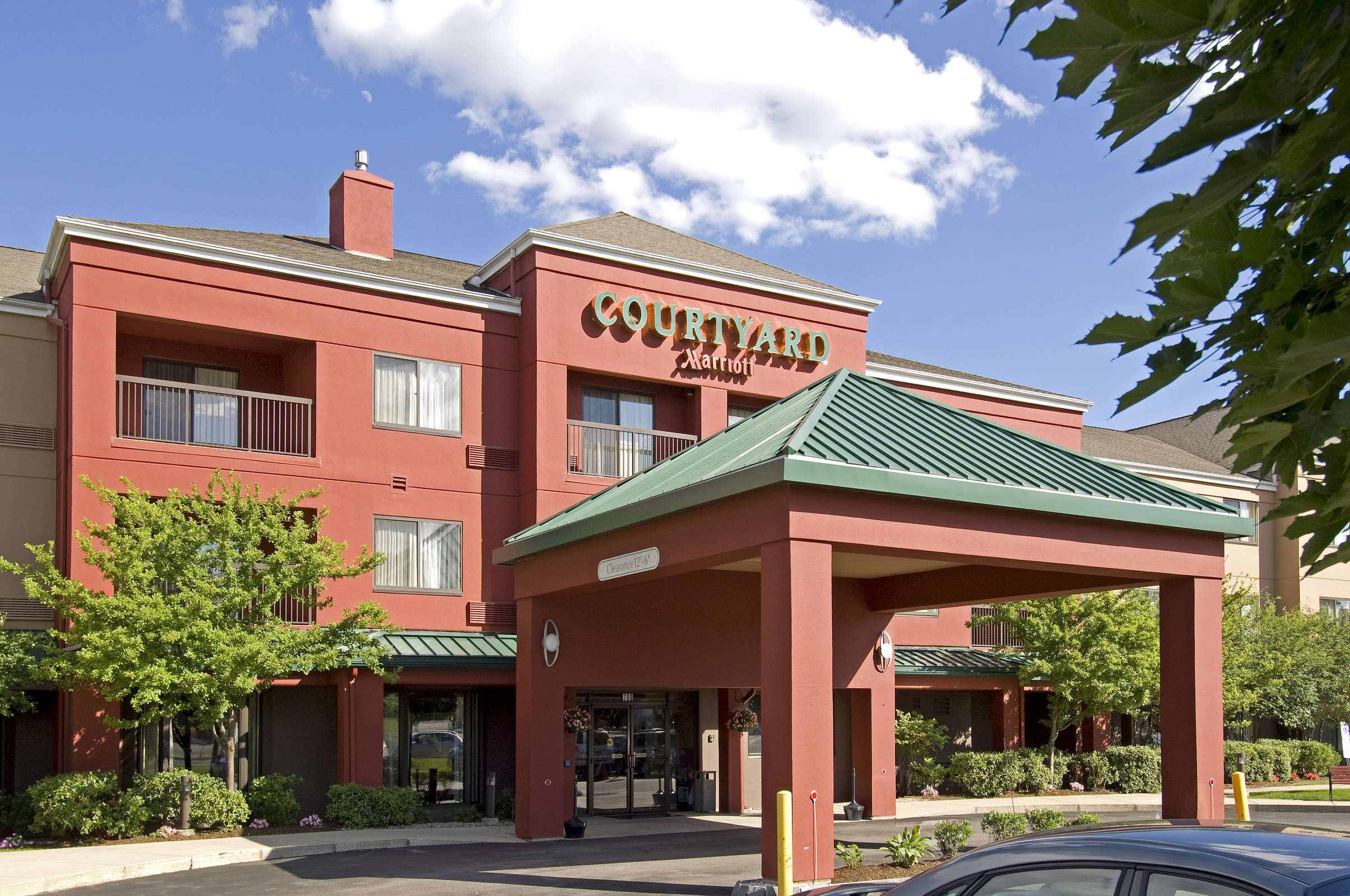 Courtyard Manchester Airport