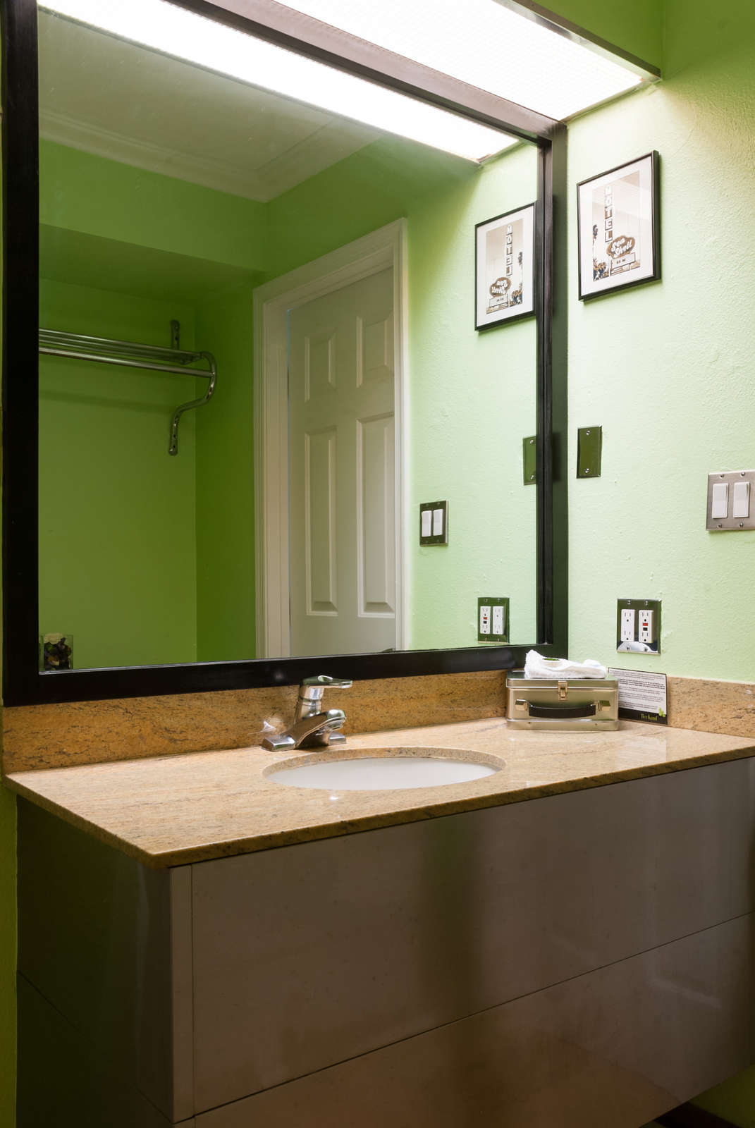 Hotel The Capri Hotel photo 4