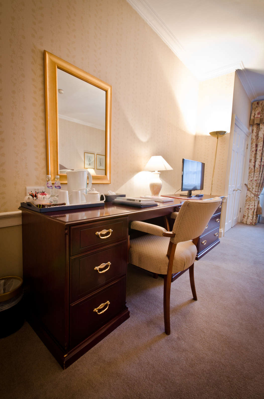 Hotel The Royal Scots Club photo 2