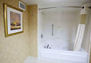 Hotel Hampton Inn Bow photo 4