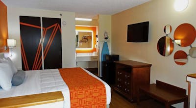 Howard Johnson by Wyndham Savannah GA