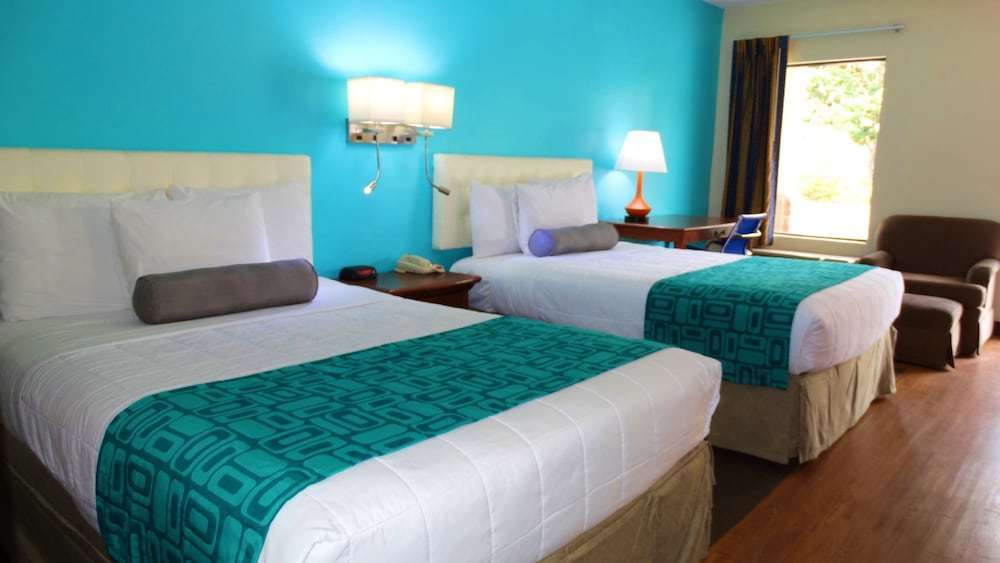 Hotel Howard Johnson by Wyndham Savannah GA photo 4