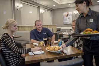 Hotel Holiday Inn Fargo photo 2