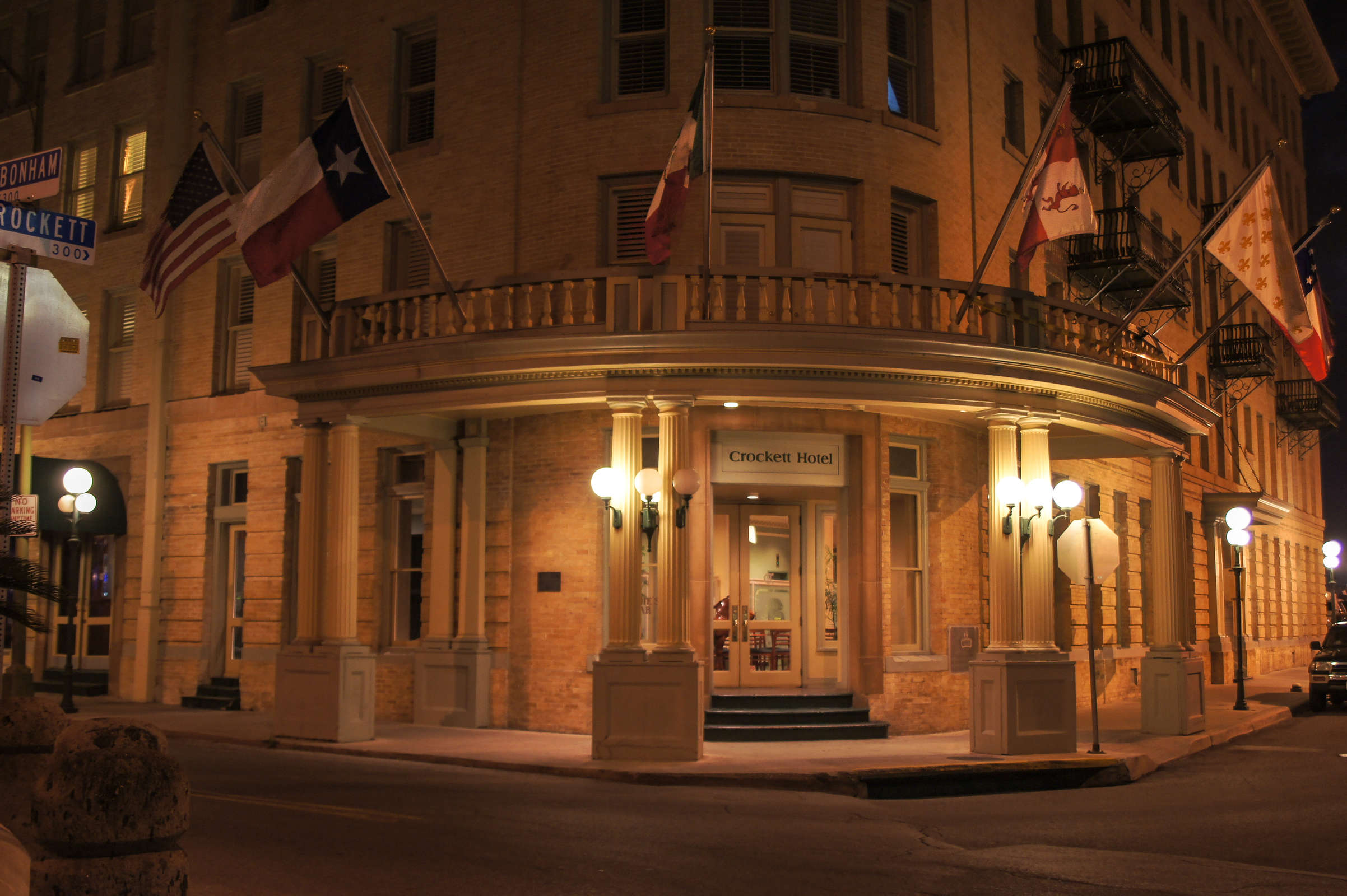 Crockett Hotel