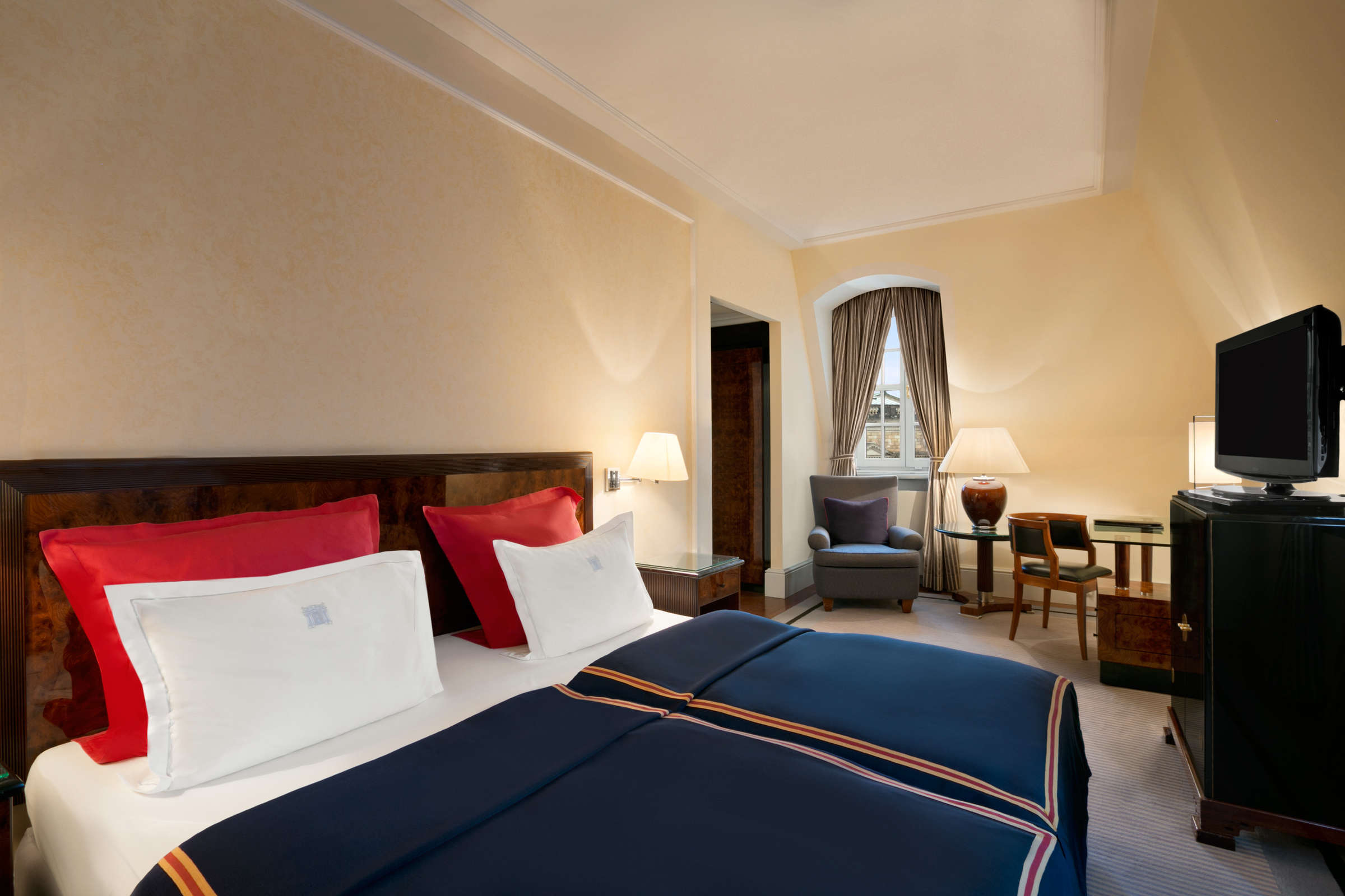 Hotel Taschenbergpalais Kempinski photo 1