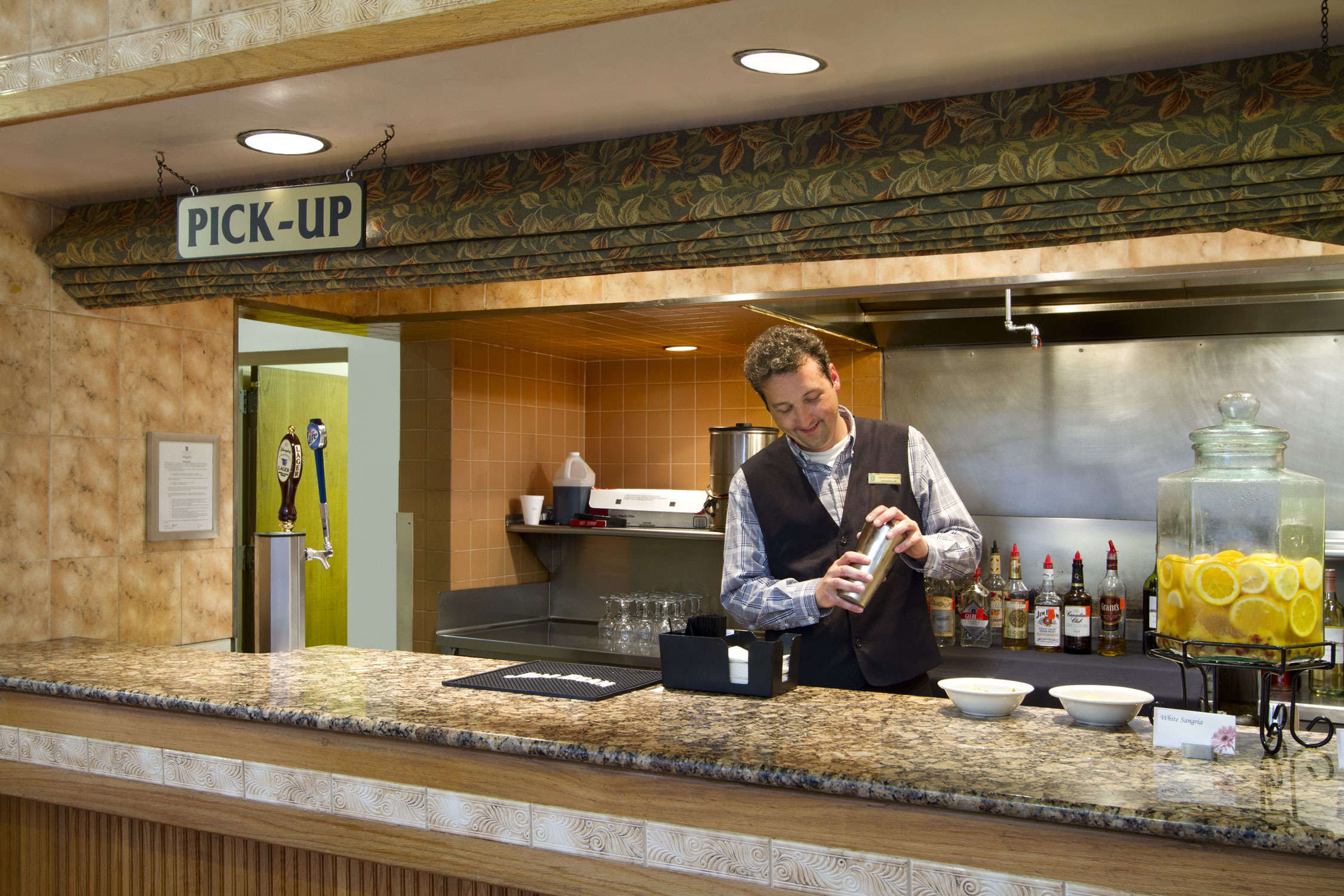 Hotel Embassy Suites Greensboro Airport photo 5