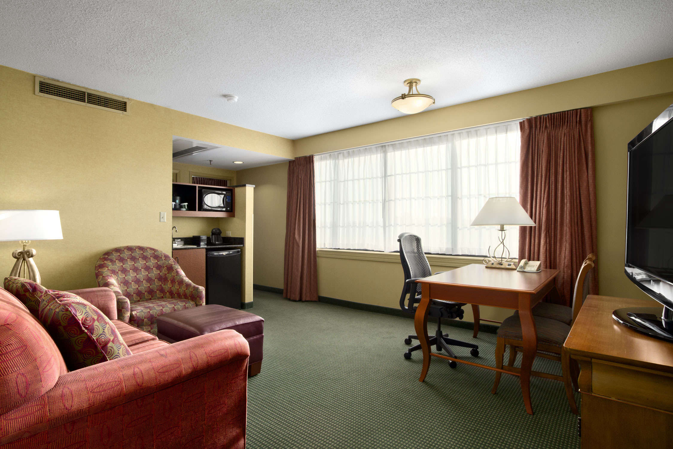 Hotel Embassy Suites Greensboro Airport photo 4