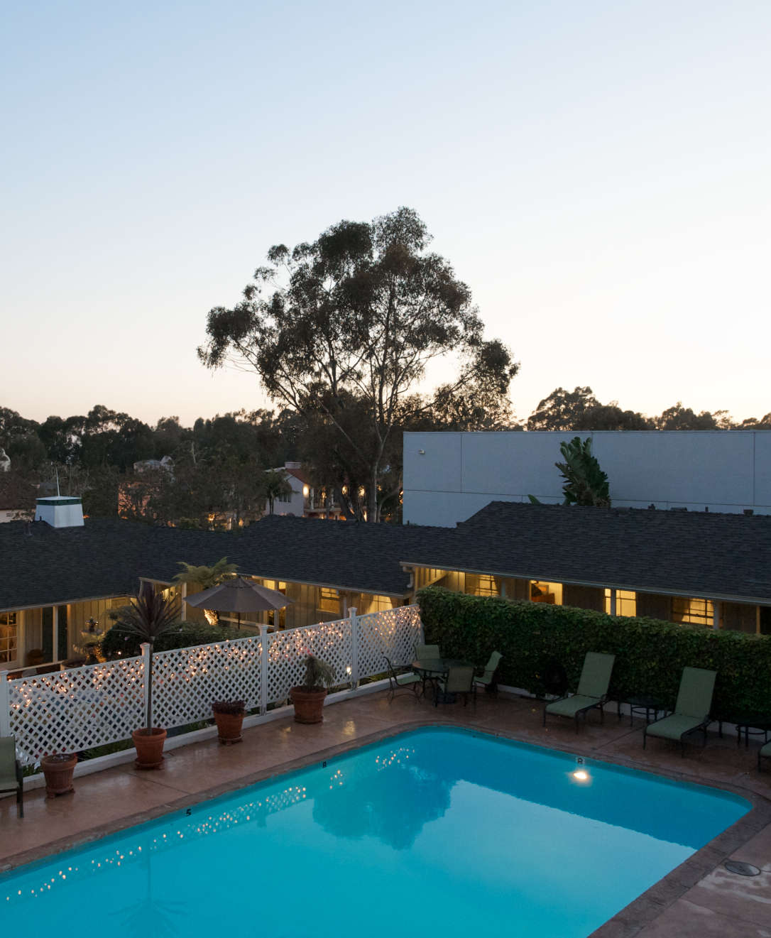 Hotel Coast Village Inn photo 1