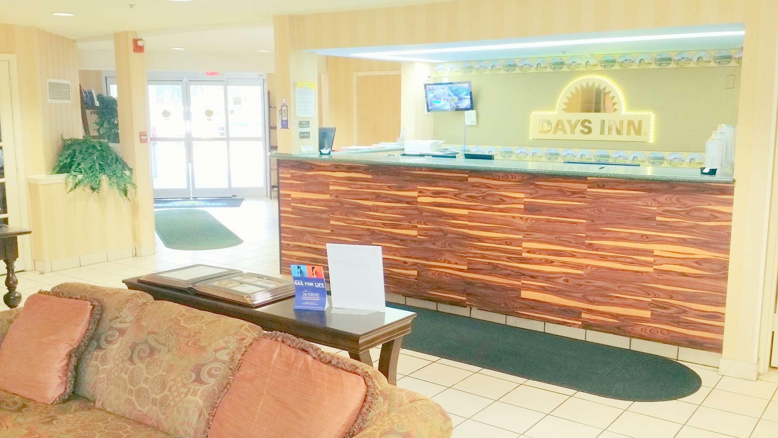 Hotel Days Inn Hilton Head photo 2