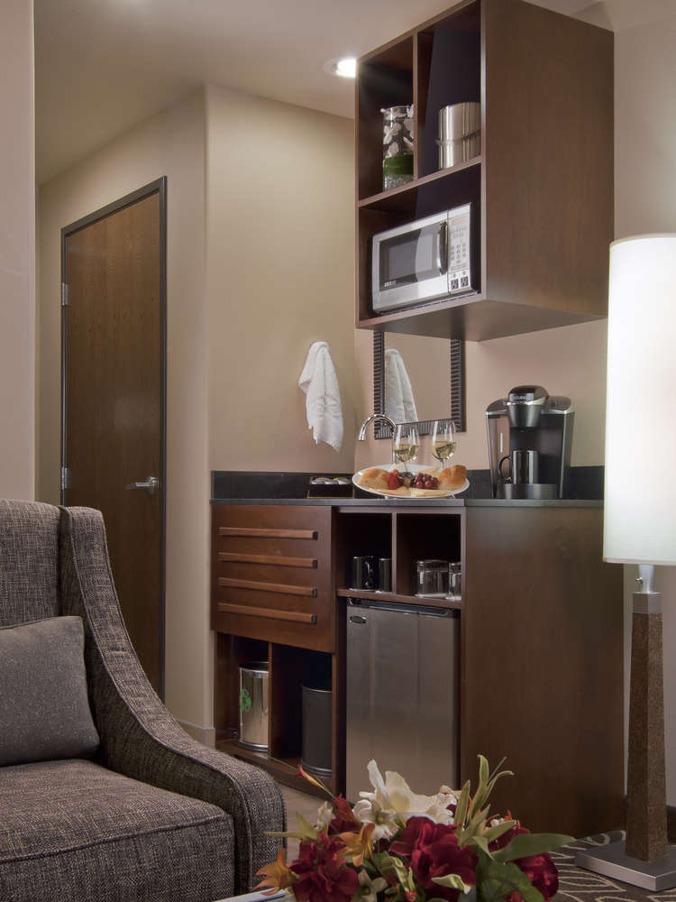 Hotel Best Western Premier Ivy Inn & Suites photo 3