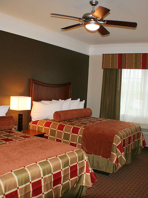 Hotel Best Western Plus Easton Inn & Suites photo 2
