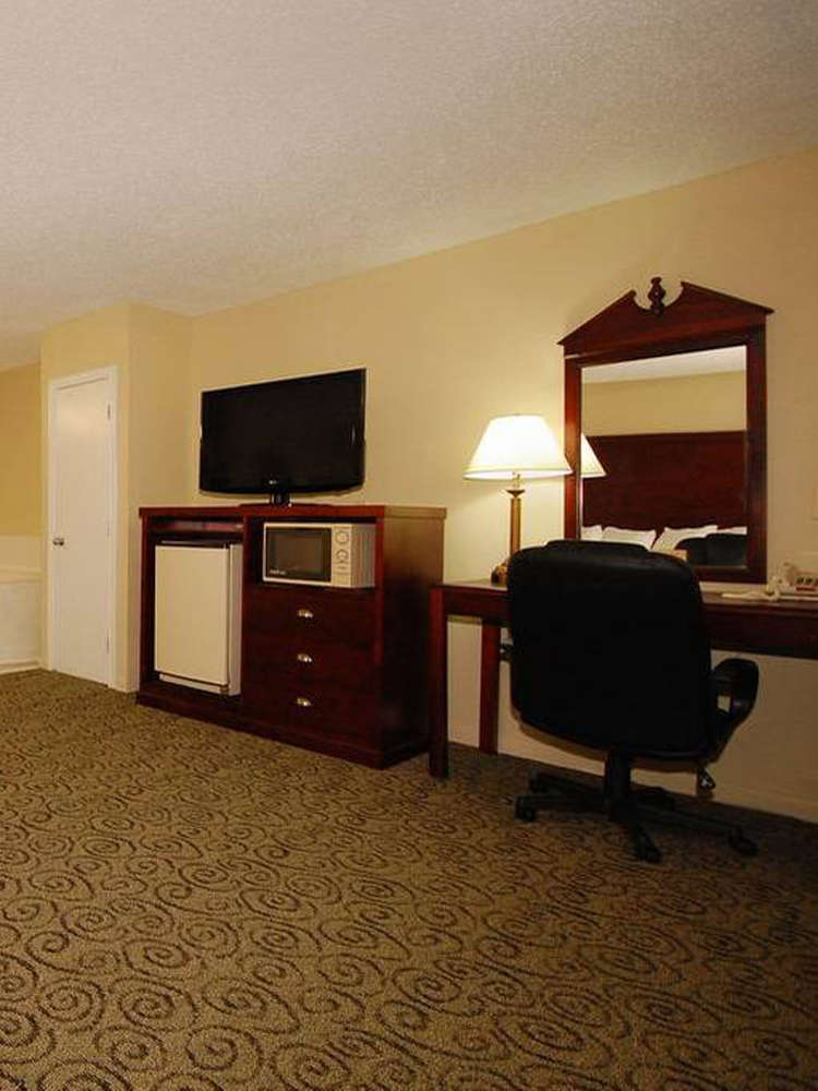 Hotel Best Western Deer Park Inn & Suites photo 3