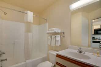 Hotel Days Inn and Suites photo 5