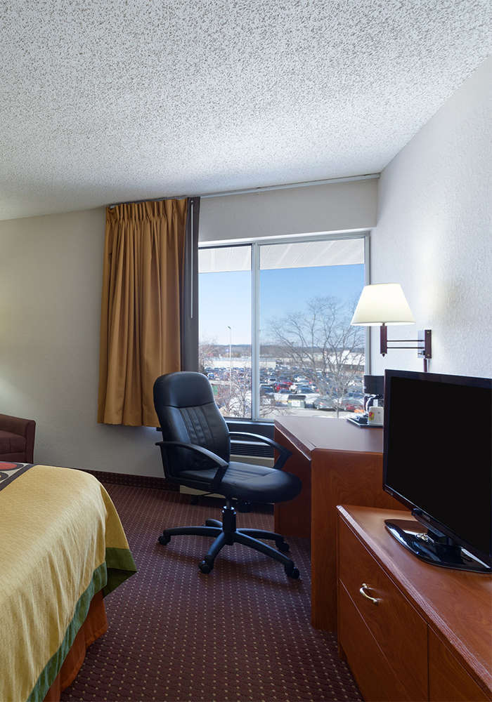 Hotel Super 8 - Madison South photo 4