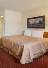 Hotel Days Inn and Suites photo 1