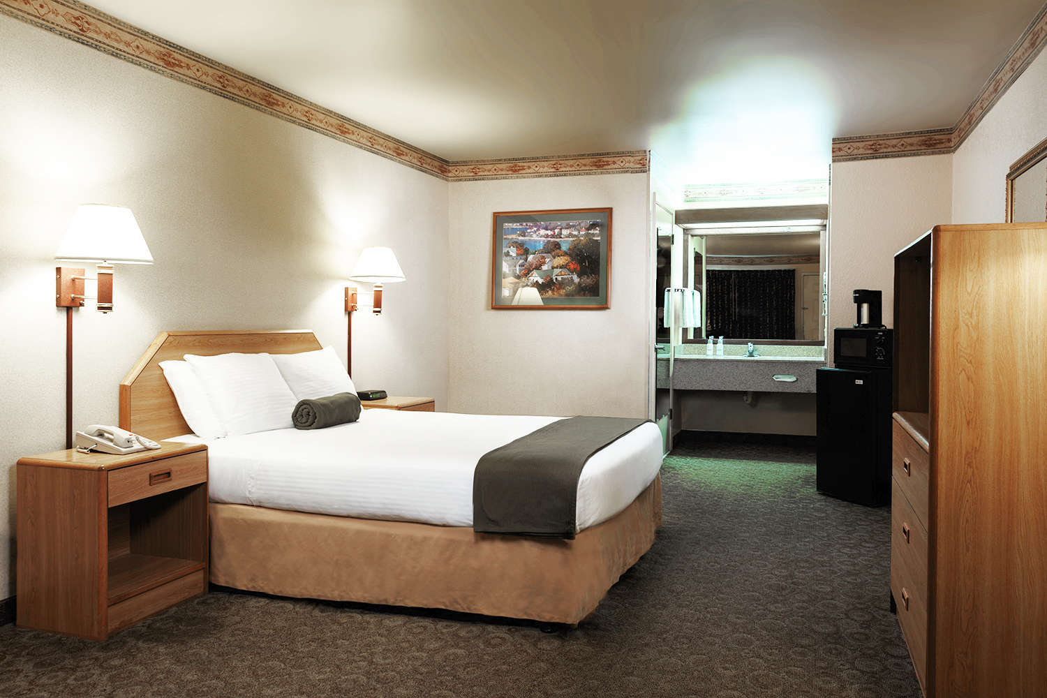 The Redwood Fortuna Riverwalk Hotel