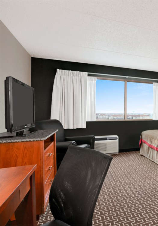 Hotel Ramada Plaza Suites & Conference Center Fargo photo 5