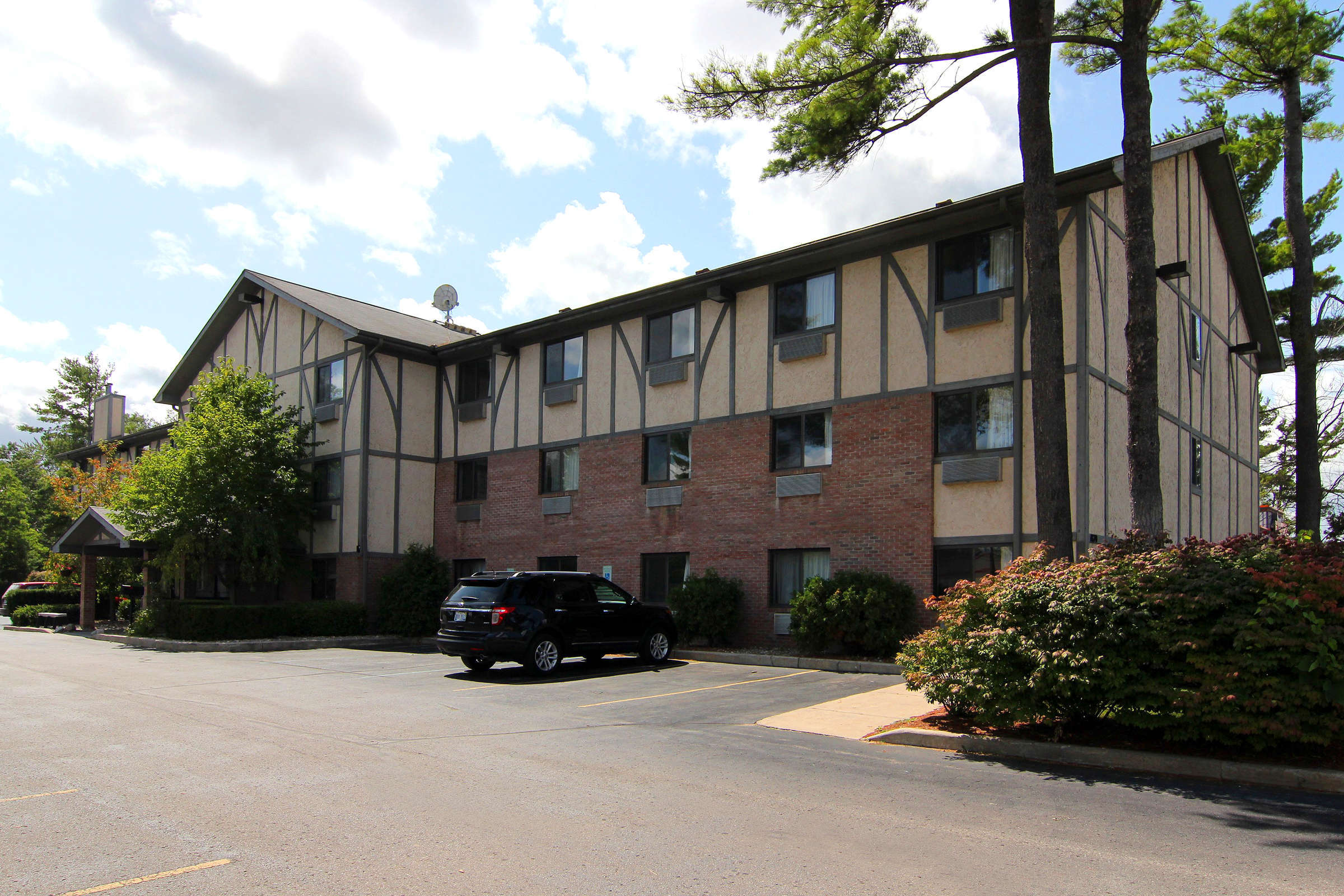 Boarders Inn & Suites Traverse City