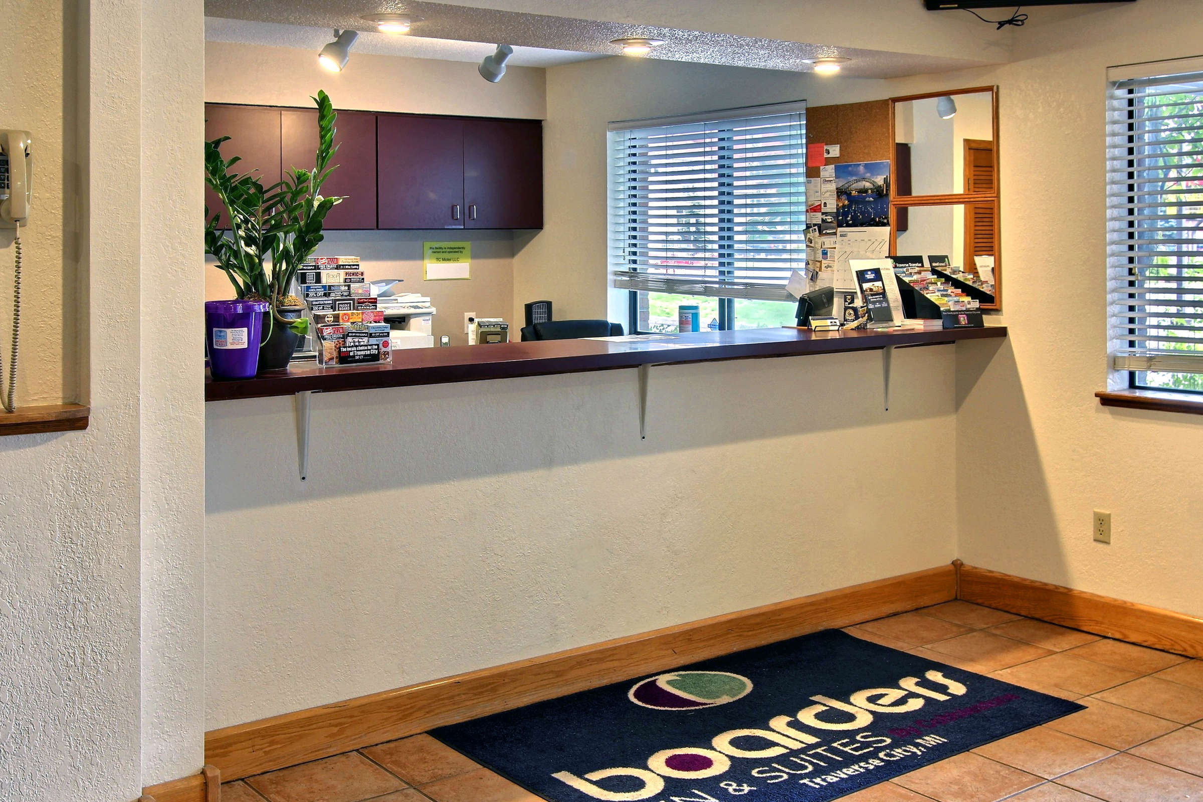 Hotel Boarders Inn & Suites Traverse City photo 3