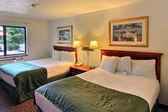 Hotel Boarders Inn & Suites Traverse City photo 2
