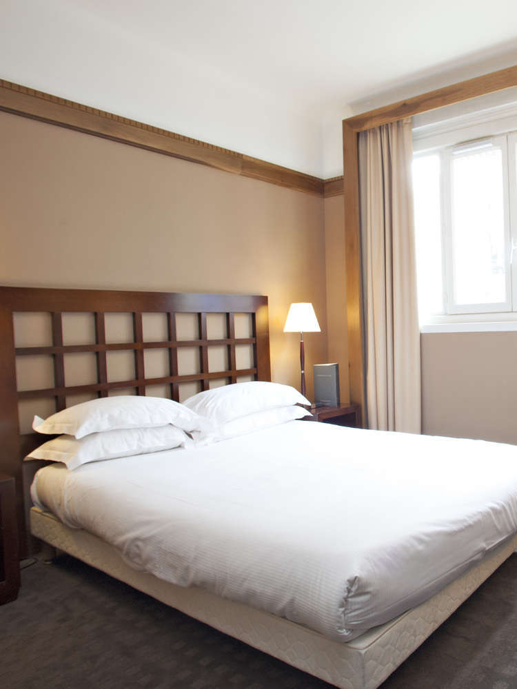 Hotel Best Western Plus Hotel Mercedes Arc de Triomphe photo 3