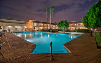 Hotel Days Inn and Suites photo 1