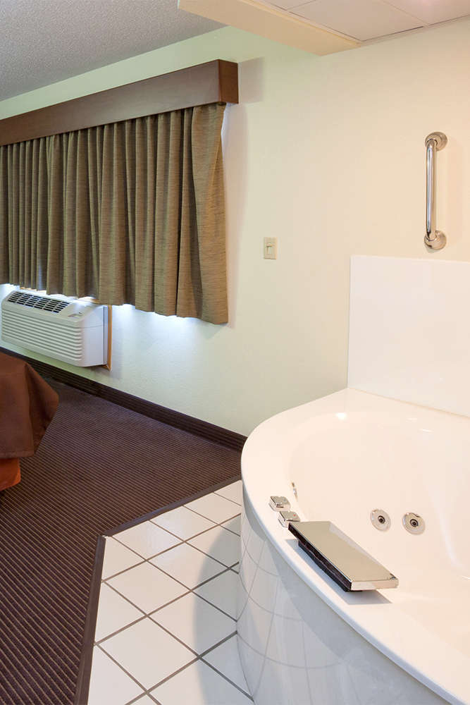 Hotel AmericInn Lodge & Suites Bismarck photo 5