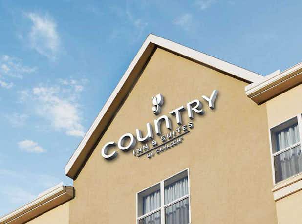 Country Inn & Suites North