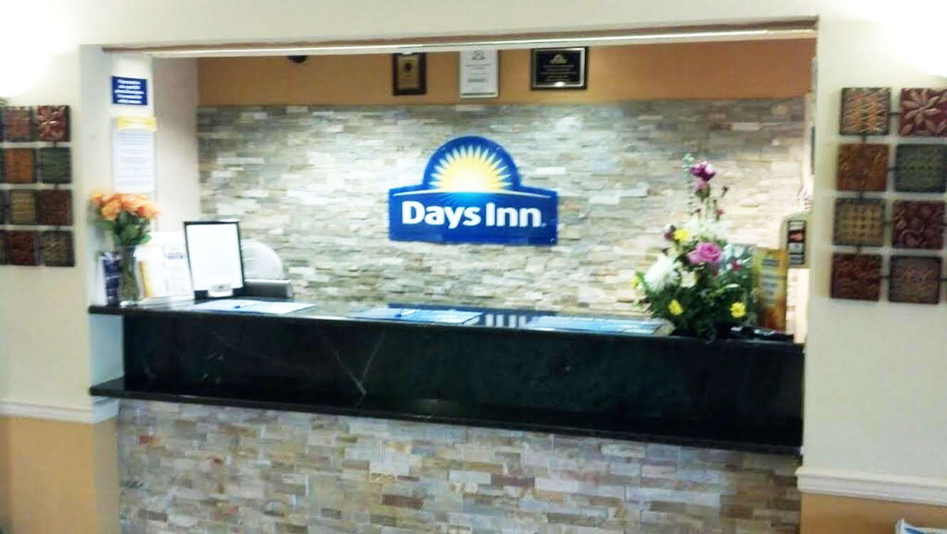 Days Inn and Suites Cedar Rapids