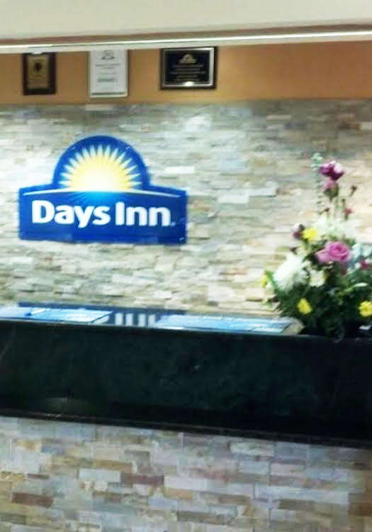 Hotel Days Inn and Suites Cedar Rapids photo 3