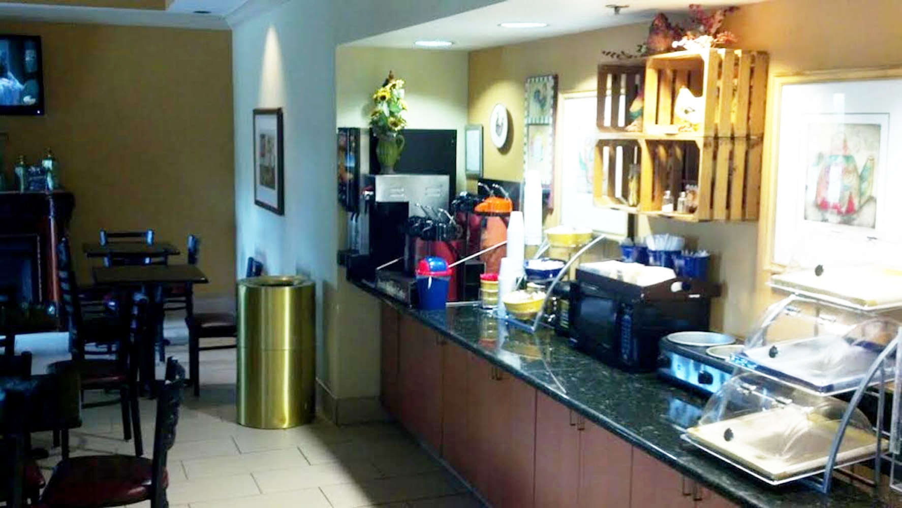 Hotel Days Inn and Suites Cedar Rapids photo 4