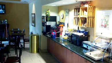 Hotel Days Inn and Suites Cedar Rapids photo 4