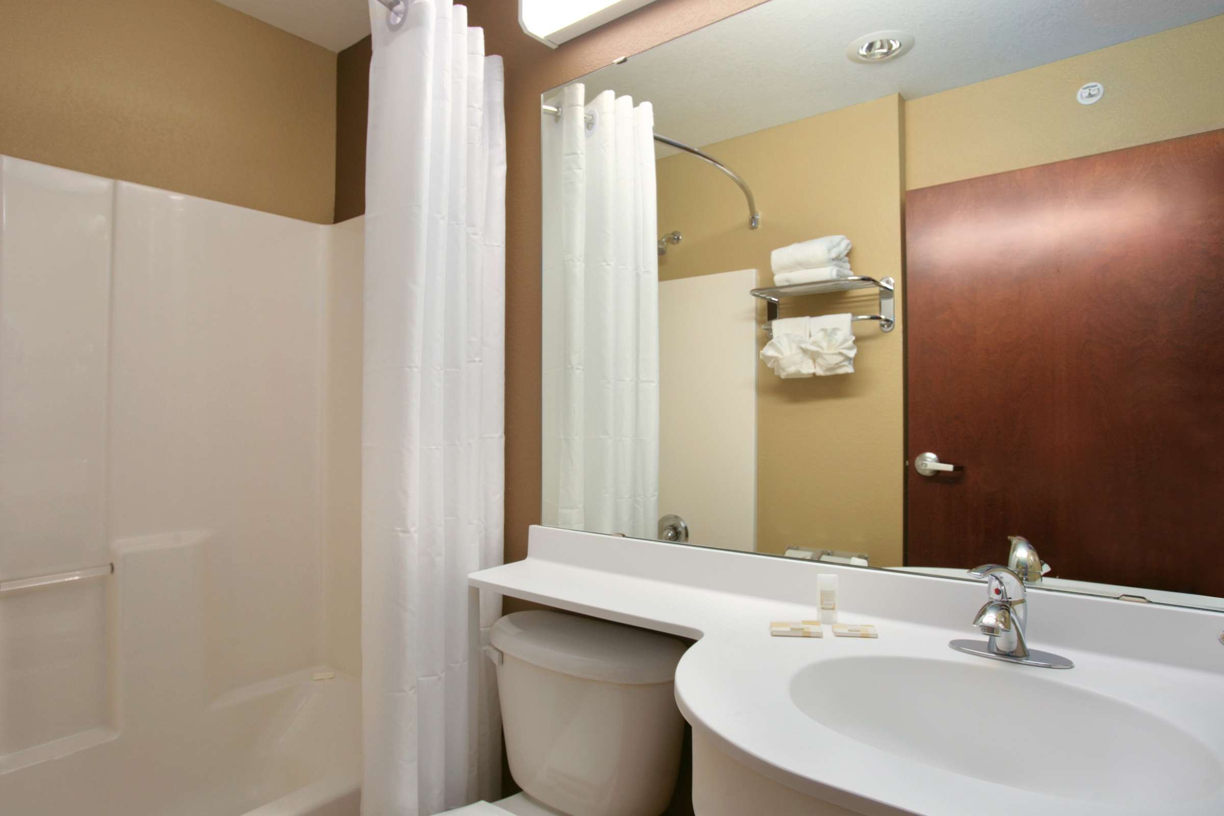 Hotel Microtel Inn and Suites Council Bluffs photo 3