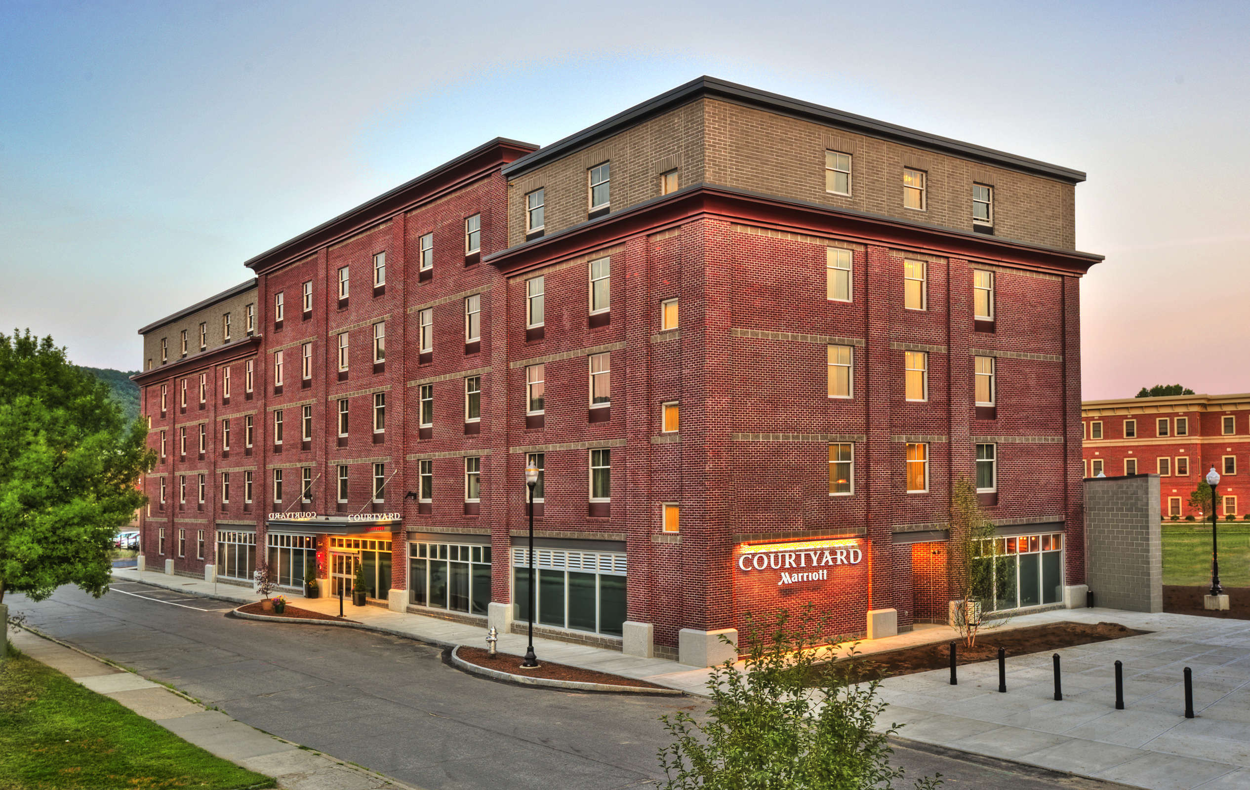 Courtyard Keene Downtown
