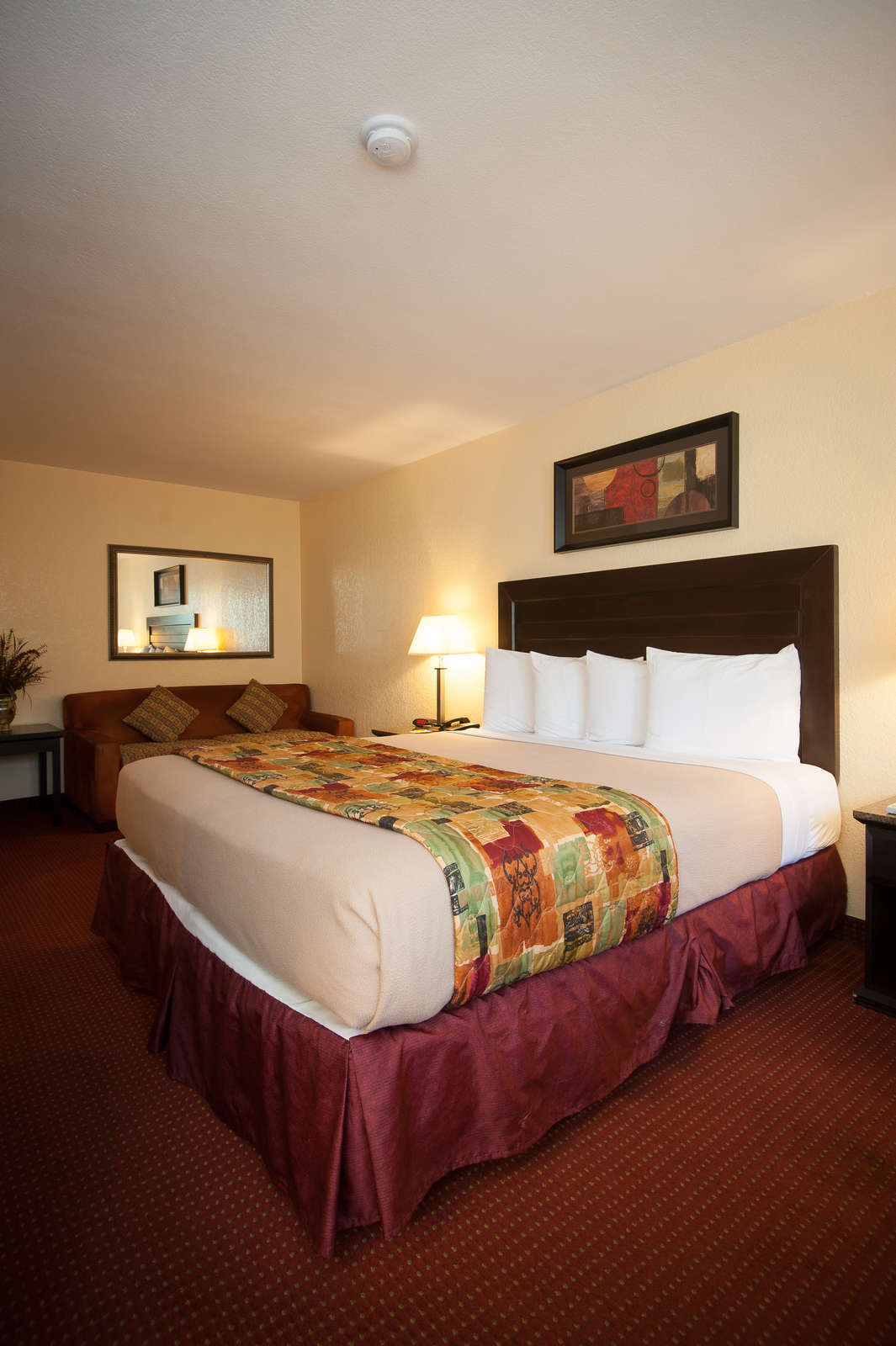 Hotel Pacific Inn & Suites photo 4