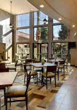 Hotel Wingate St. George photo 5