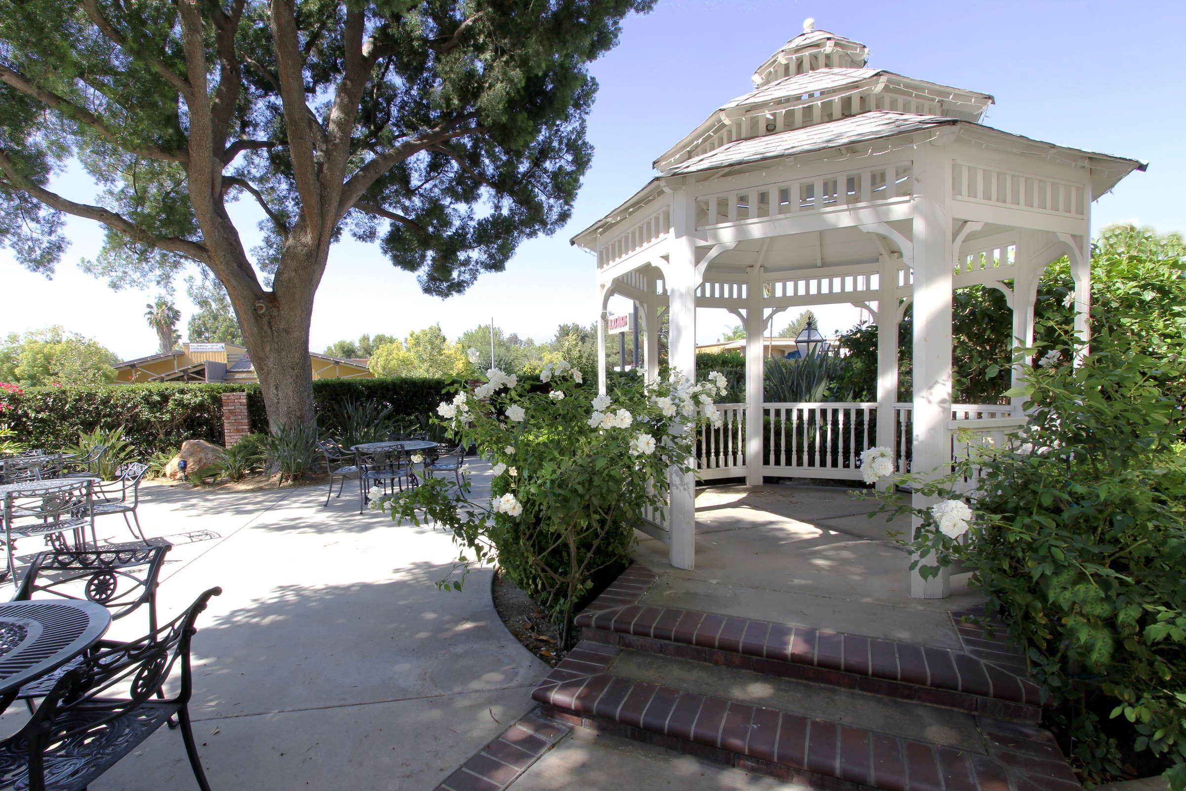 Hotel DoubleTree by Hilton San Bernardino photo 2