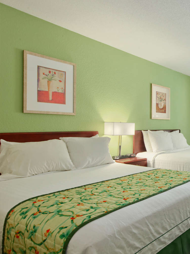 Hotel Baymont Inn & Suites Jefferson City photo 1