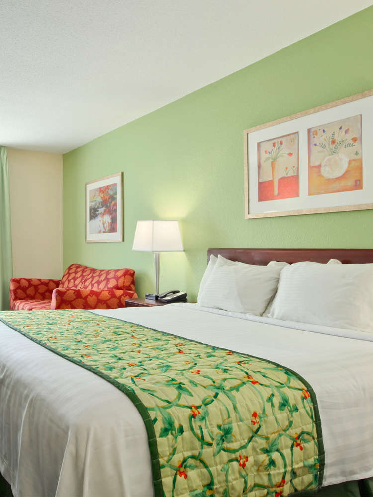 Hotel Baymont Inn & Suites Jefferson City photo 2