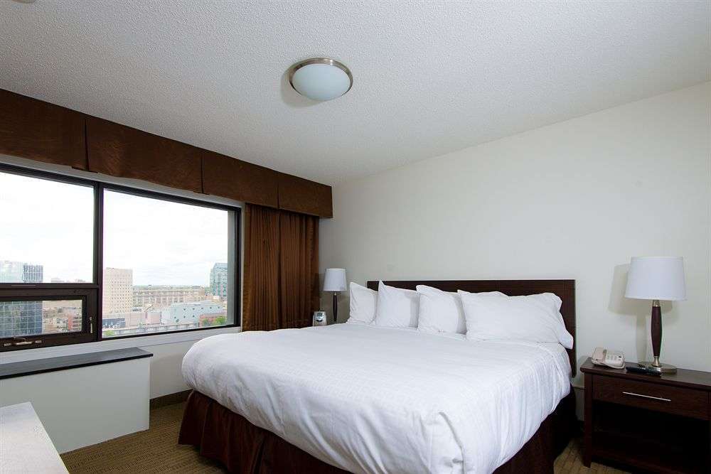 Hotel Place Louis Riel Suite Hotel photo 4