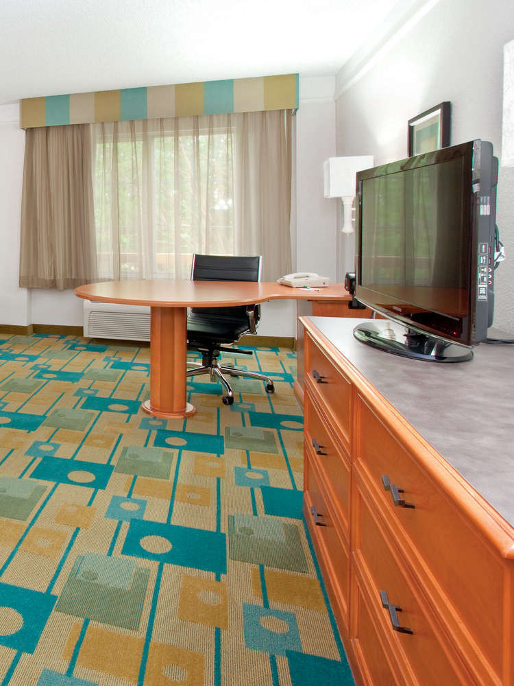 Hotel La Quinta Inn & Suites Colorado Springs South Airport photo 2