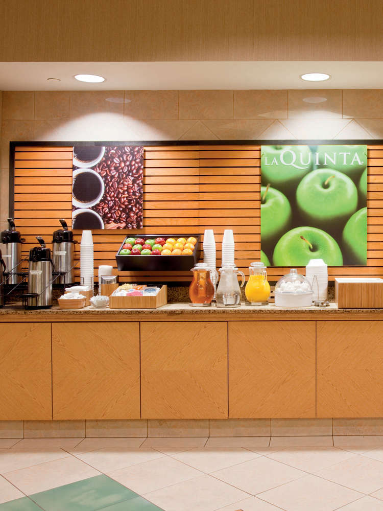 Hotel La Quinta Inn & Suites Colorado Springs South Airport photo 5