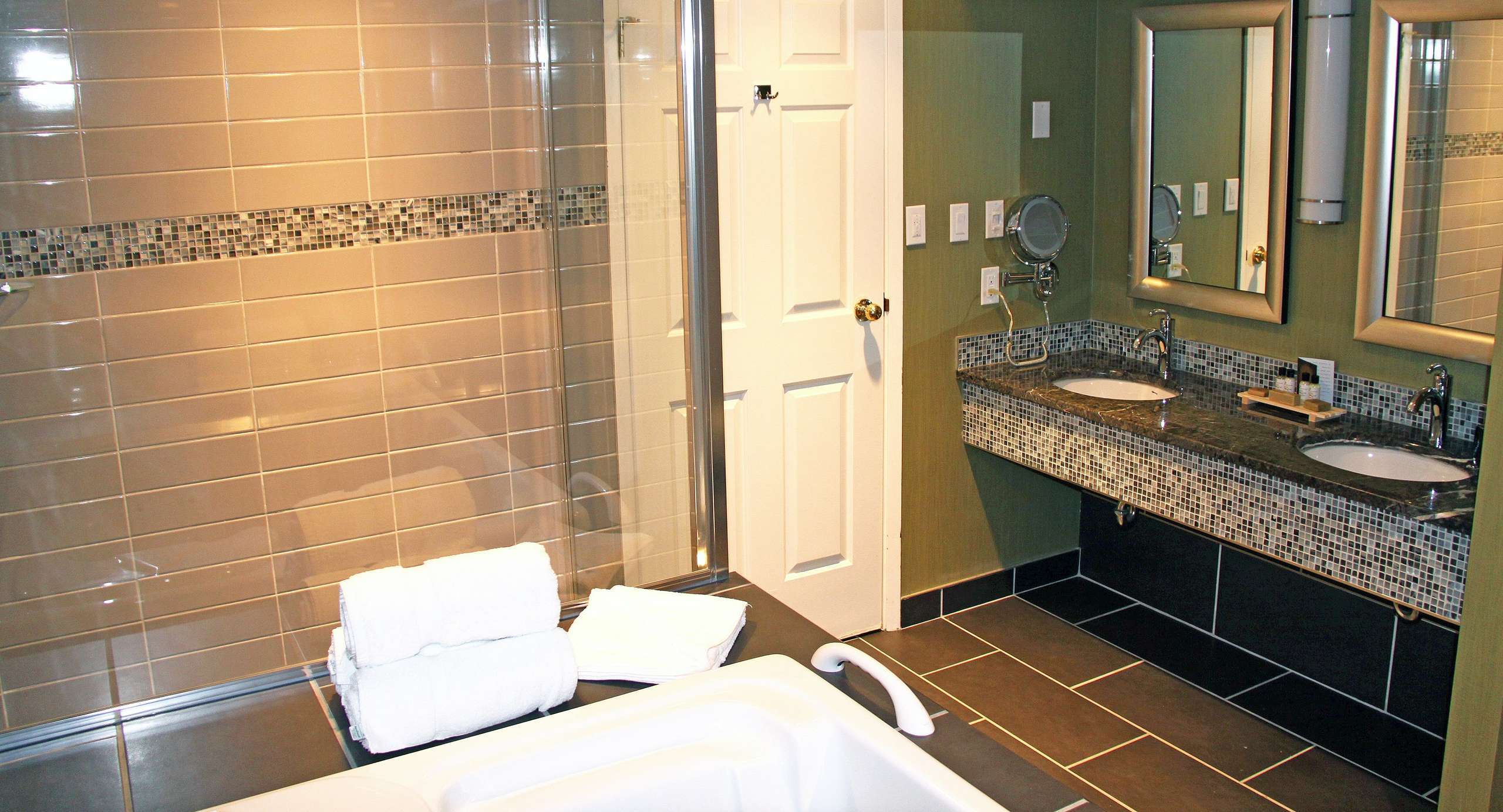 Hotel Sawridge Inn and Conference Centre Edmonton South photo 4