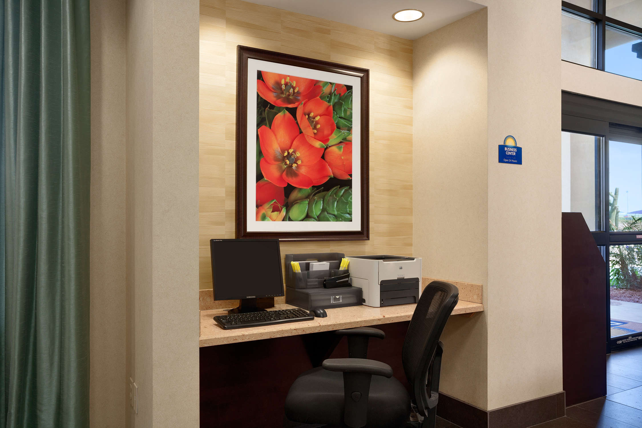 Hotel Days Inn and Suites photo 5